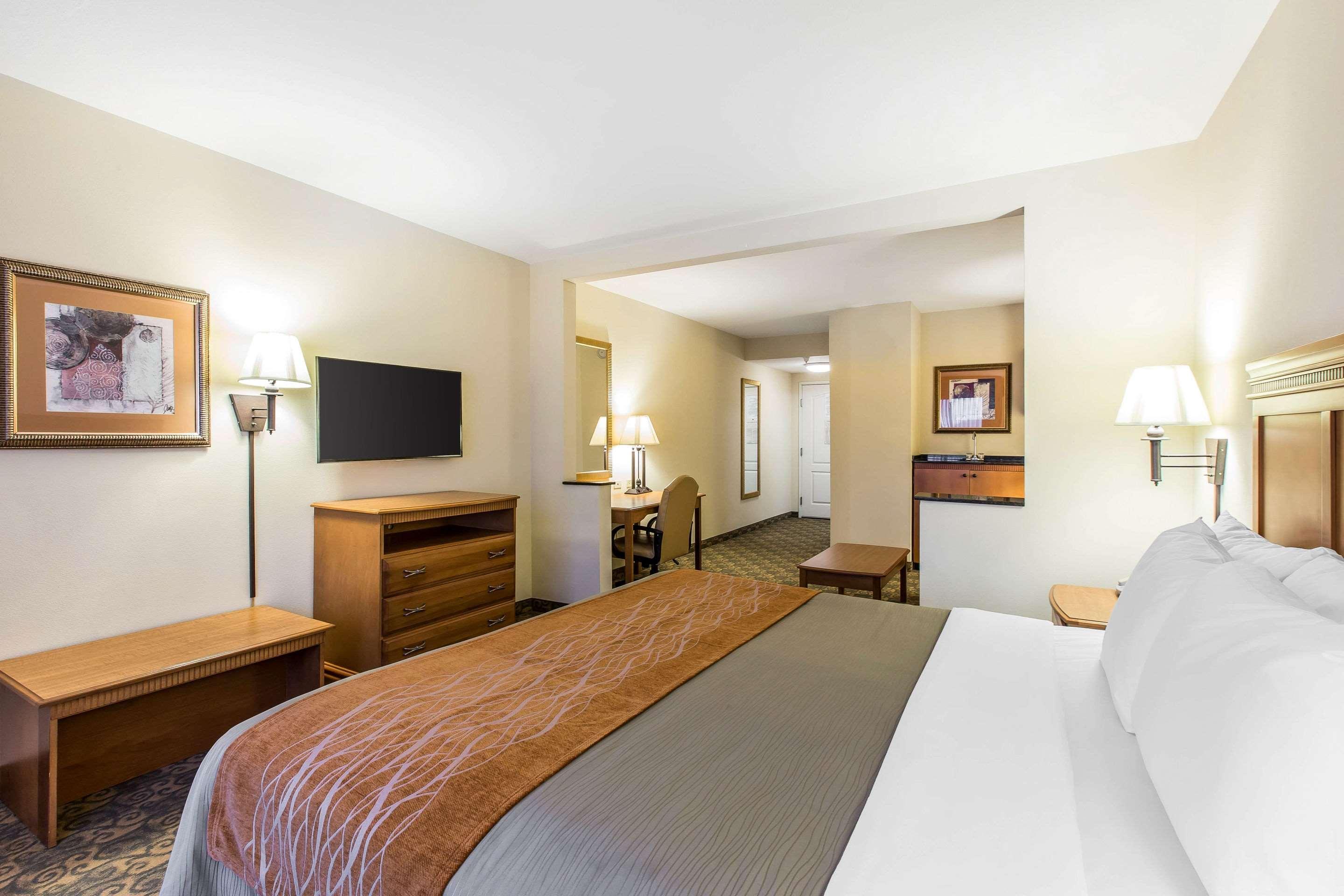Comfort Inn & Suites Tifton Bagian luar foto