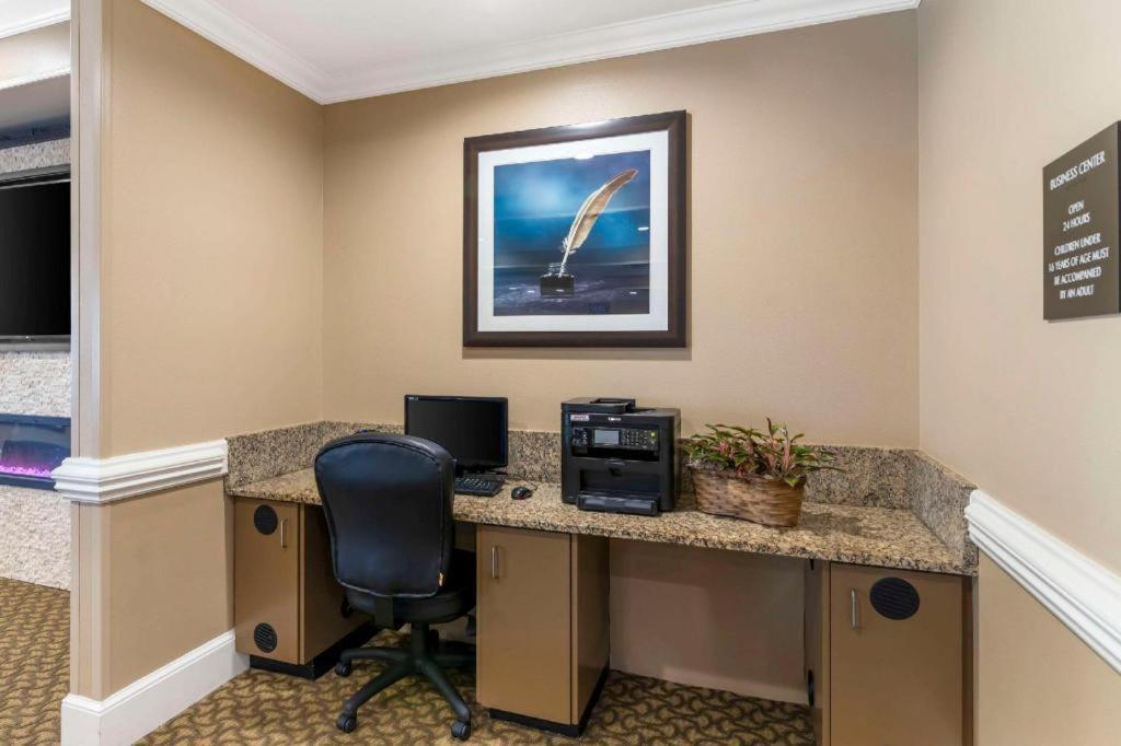 Comfort Inn & Suites Tifton Bagian luar foto