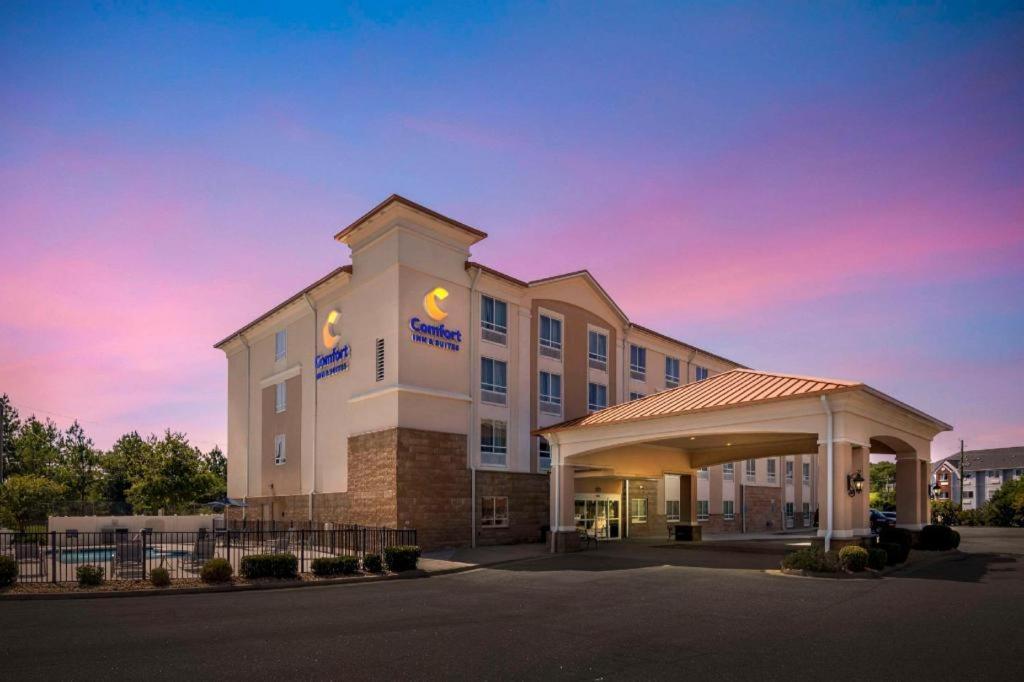 Comfort Inn & Suites Tifton Bagian luar foto