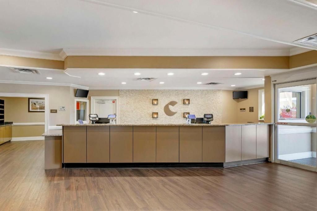 Comfort Inn & Suites Tifton Bagian luar foto