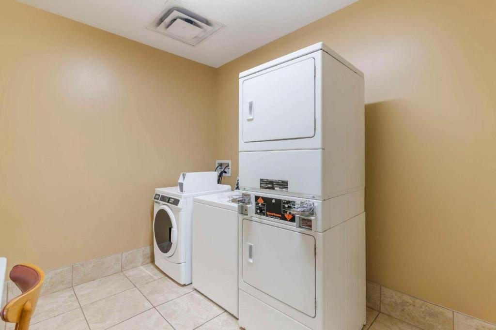 Comfort Inn & Suites Tifton Bagian luar foto