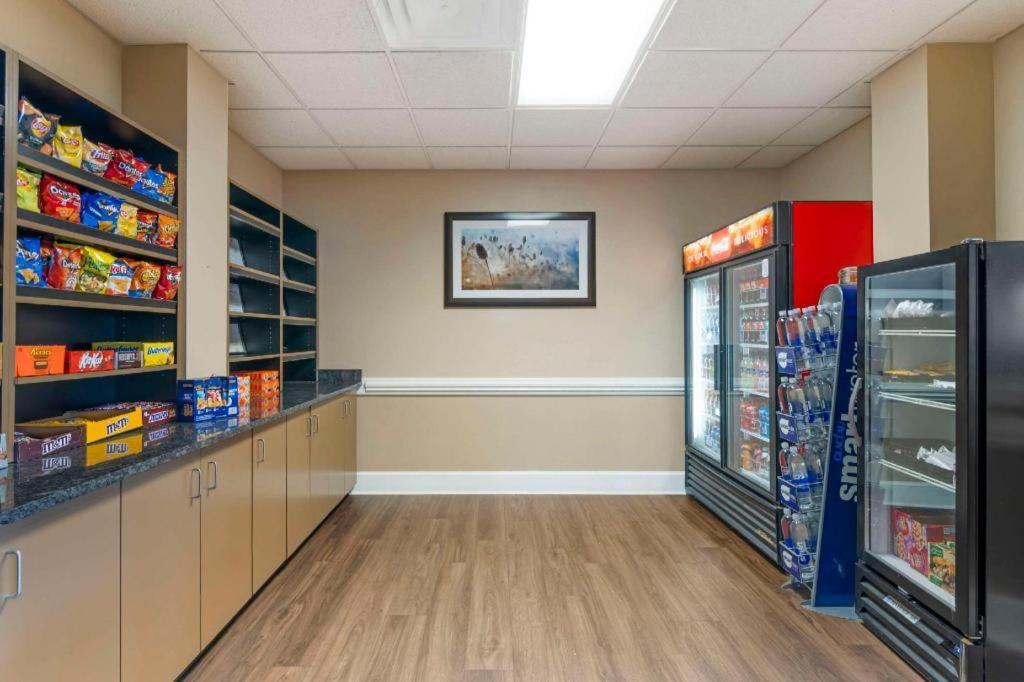 Comfort Inn & Suites Tifton Bagian luar foto
