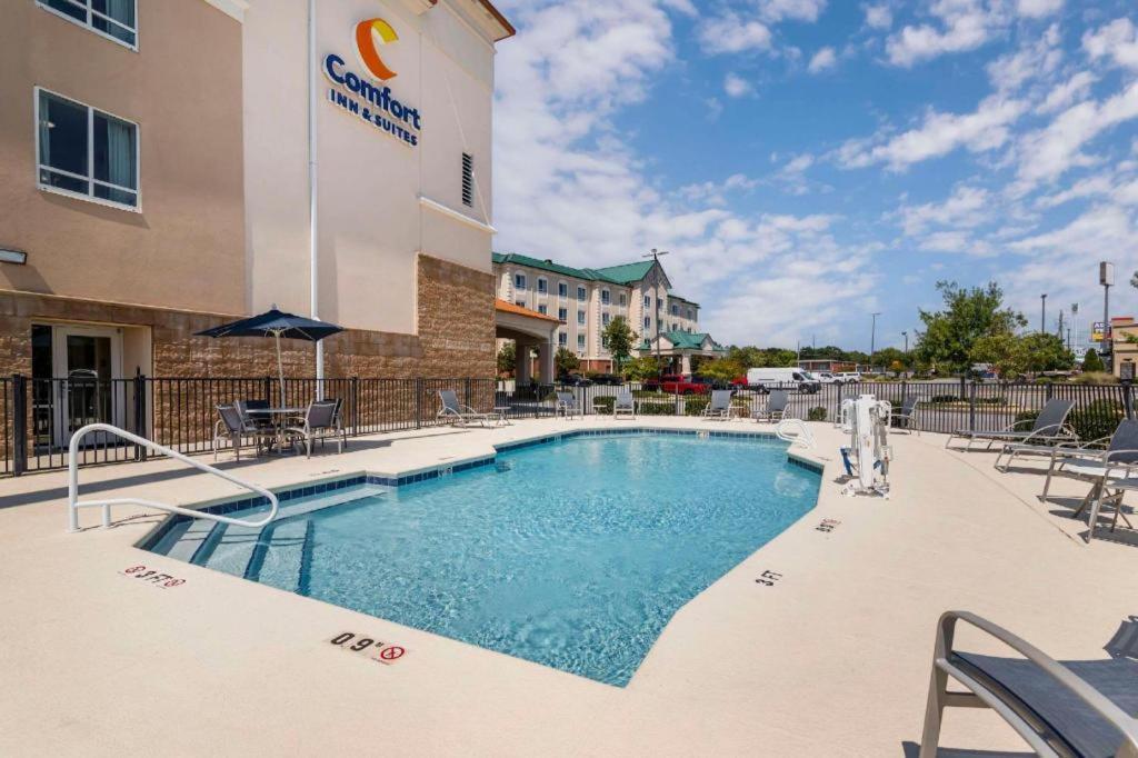 Comfort Inn & Suites Tifton Bagian luar foto
