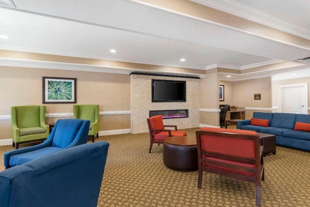 Comfort Inn & Suites Tifton Bagian luar foto