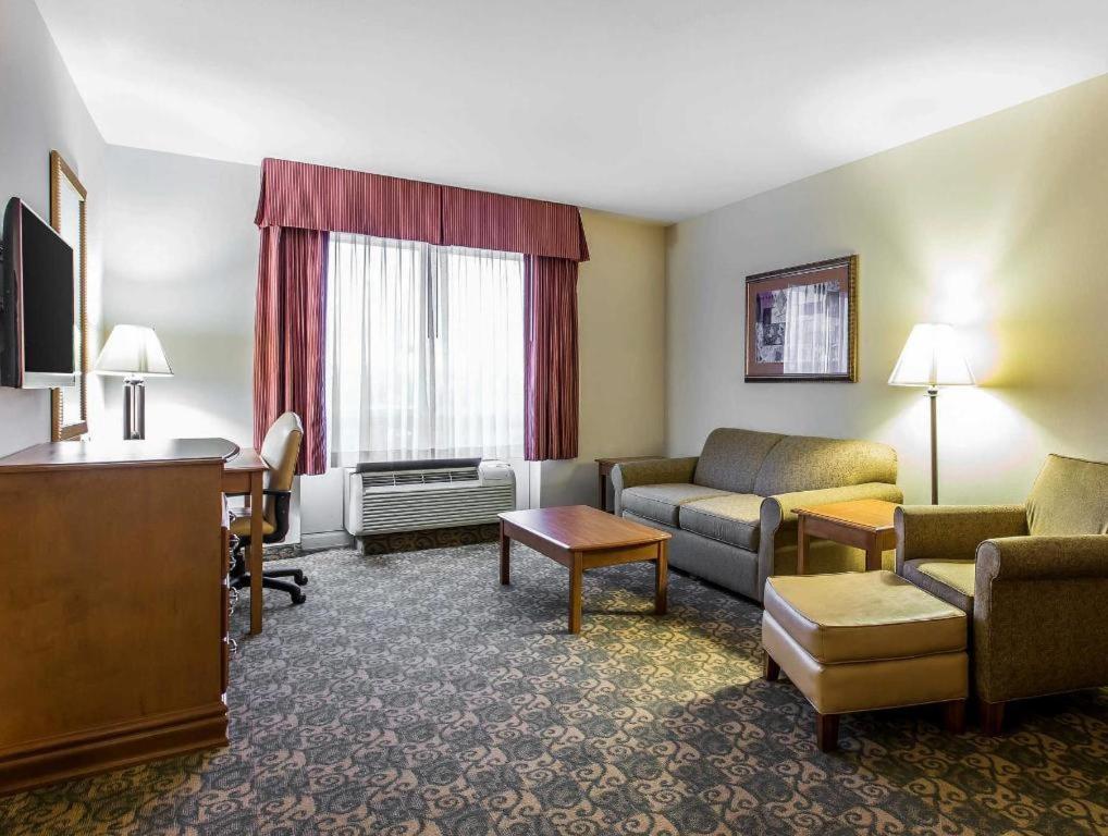 Comfort Inn & Suites Tifton Bagian luar foto
